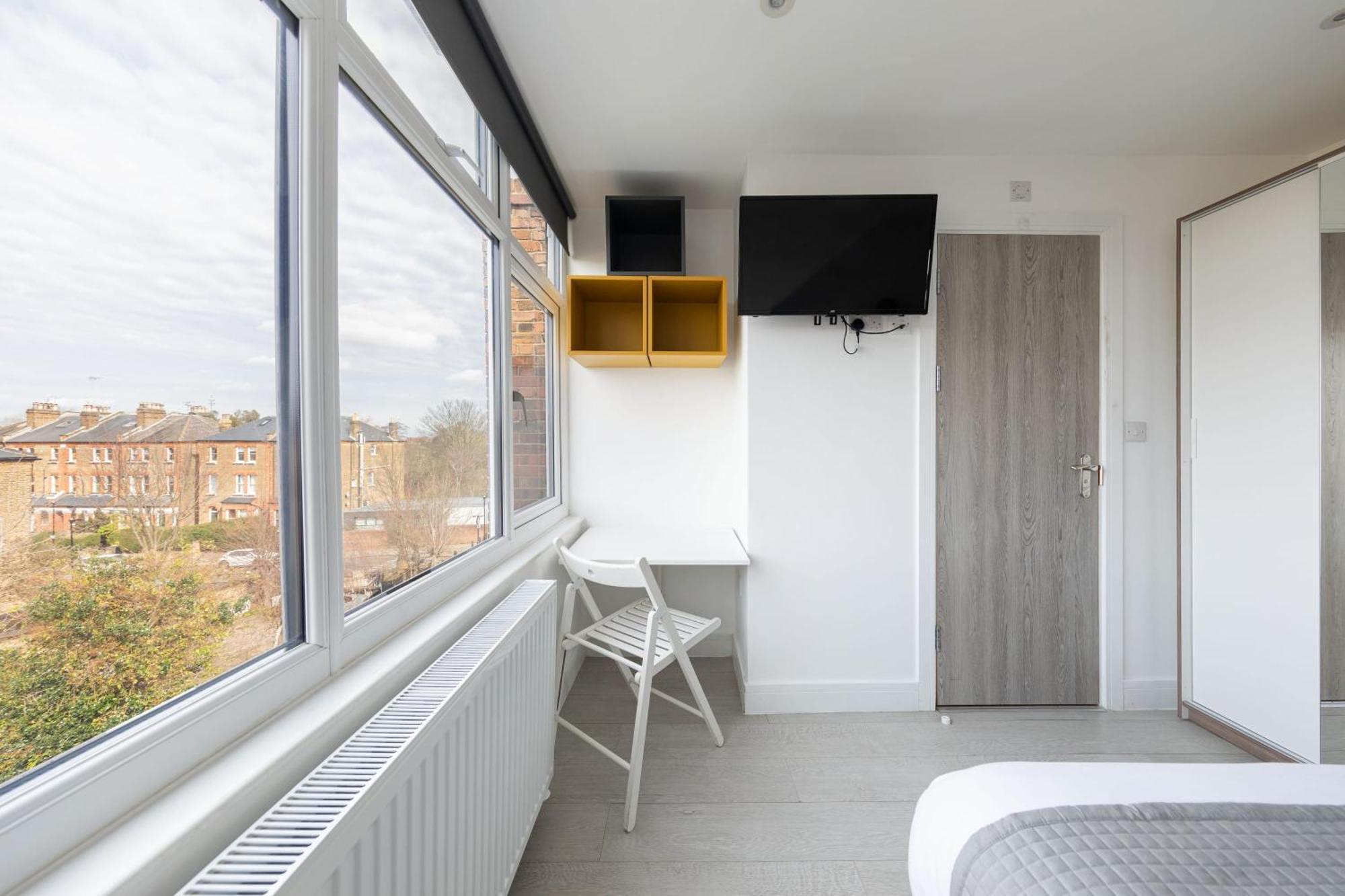 Double Ensuite Sleeps 2 Long Term Welcome With Garden View * Londra
